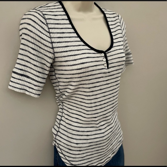 ABERCROMBIE & FITCH WOMANS HENLEY KNIT TOP - Picture 4 of 14